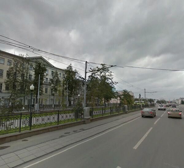 Банкомат банка Уралсиб по адресу пр. Ленина, д. 24/8, вход в з. слева от «Мак Пика»