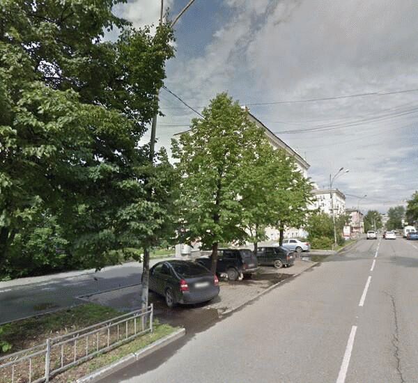 Банкомат Уралтрансбанка по адресу ул. Азина,  д. 42