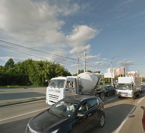 Банкомат Уралтрансбанка по адресу станция метро «Машиностроителей»