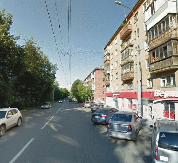 Банкомат Уральского Банка Реконструкции и Развития по адресу ул. 40-летия Октября,  д. 32