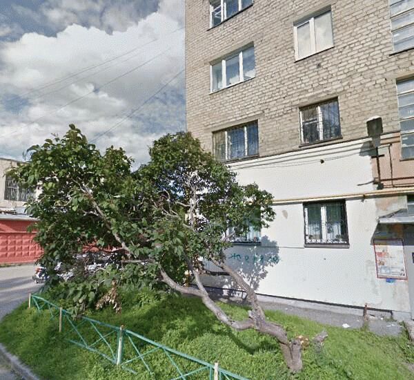 Банкомат Уральского Банка Реконструкции и Развития по адресу ул. Комсомольская,  д. 6