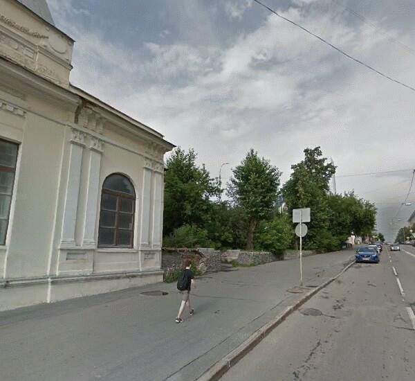 Банкомат Уральского Банка Реконструкции и Развития по адресу ул. Первомайская,  д. 22