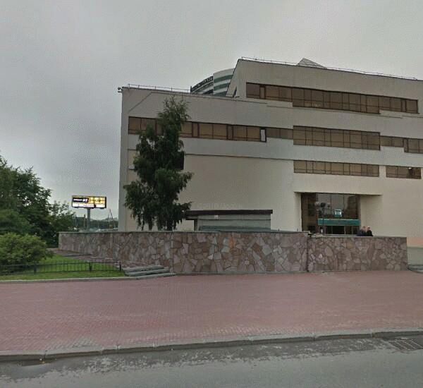 Банкомат Уральского Банка Реконструкции и Развития по адресу ул. Бориса Ельцина,  д. 1