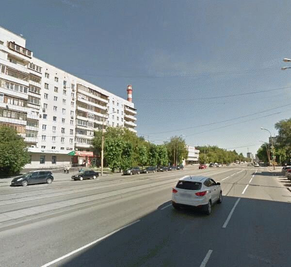 Банкомат Уральского Банка Реконструкции и Развития по адресу ул. Малышева,  д. 136