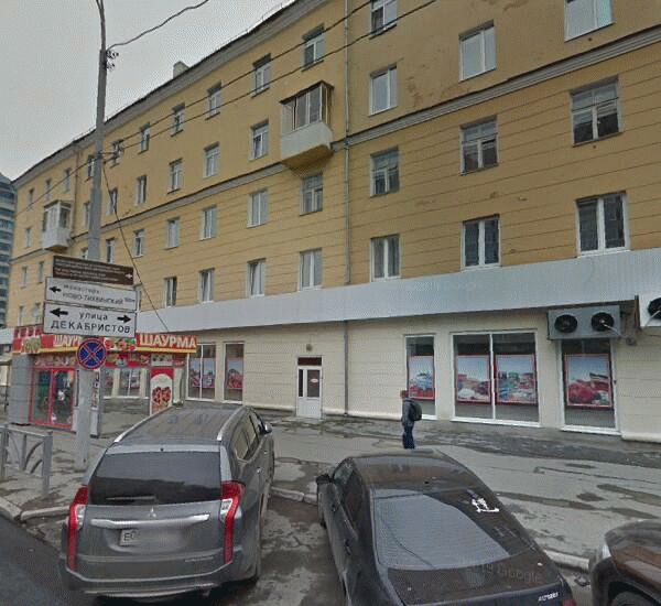 Банкомат Уральского Банка Реконструкции и Развития по адресу ул. 8 Марта,  д. 70