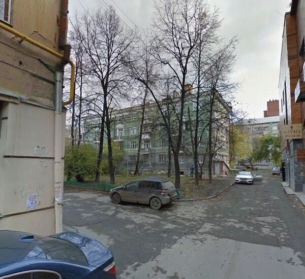 Банкомат Уральского Банка Реконструкции и Развития по адресу ул. Бажова,  д. 75а