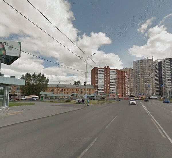 Банкомат Уральского Банка Реконструкции и Развития по адресу станция метро «Ботаническая»