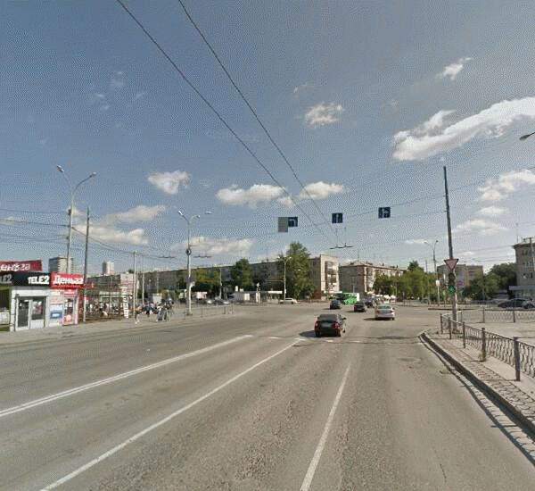 Банкомат Уральского Банка Реконструкции и Развития по адресу просп. Космонавтов,  д. 43