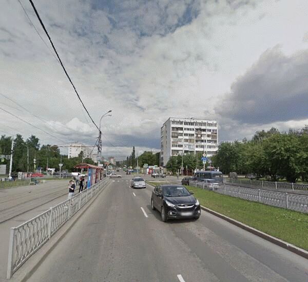 Банкомат Уральского Банка Реконструкции и Развития по адресу ул. Белореченская,  д. 28