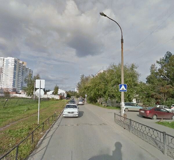 Банкомат Уральского Банка Реконструкции и Развития по адресу ул. Дружининская, д. 5, административное здание «Сигнал-Парк»