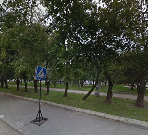 Банкомат Уральского Банка Реконструкции и Развития по адресу ул. Красноармейская,  д. 4