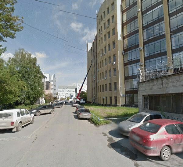 Банкомат Уральского Банка Реконструкции и Развития по адресу ул. Начдива Васильева,  д. 1