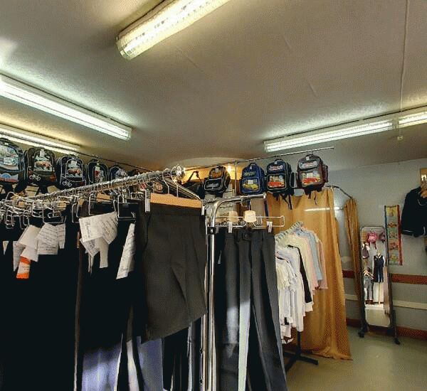 Банкомат Уральского Банка Реконструкции и Развития по адресу ул. Серова, д. 41, магазин «Звездный»