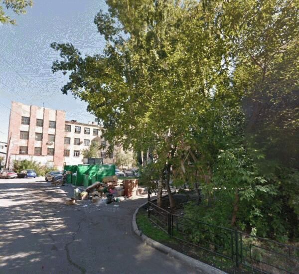 Банкомат Уральского Банка Реконструкции и Развития по адресу ул. Татищева, д. 16, магазин «Продукты»