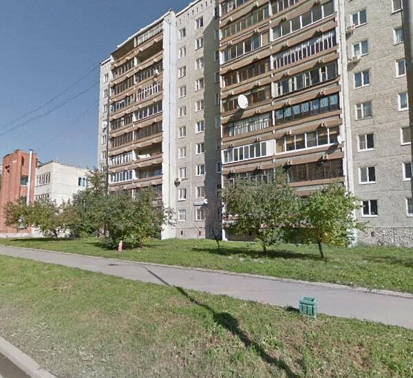 Банкомат Уральского Банка Реконструкции и Развития по адресу ул. Чайковского, д. 75, отделение банка