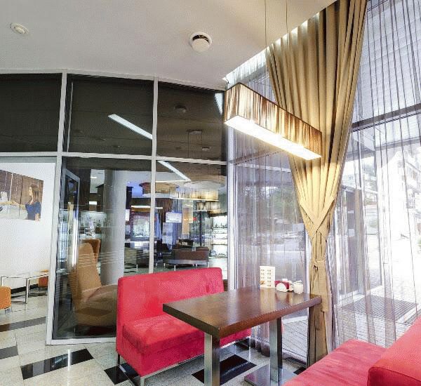 Отделение Уральского Банка Реконструкции и Развития по адресу Свердловская обл.,  г. Екатеринбург,  просп. Ленина,  д. 40/ ул. Карла Либкнехта,  д. 18